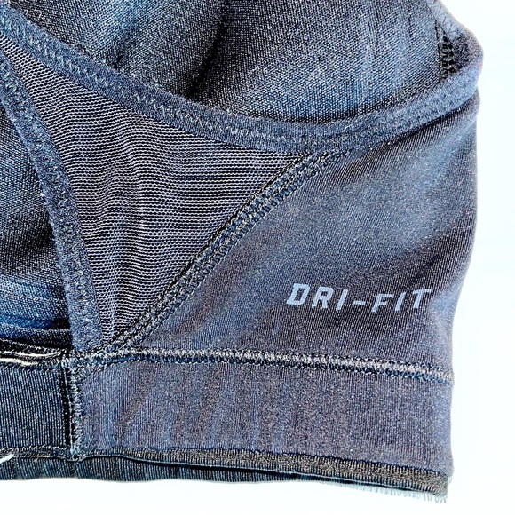 Nike Women’s Sports Bra - Picture 3 of 4